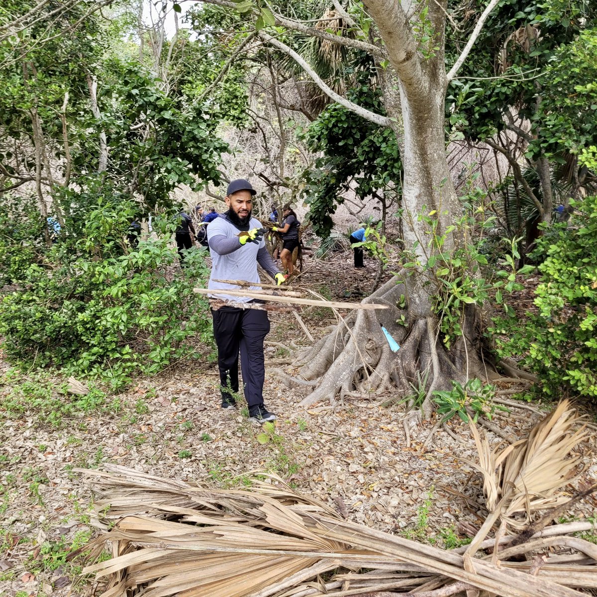 miamiparks's tweet photo. #MiamiParks Recreation Division was hard at work as our team participated in a Virginia Key Beach Clean-Up Day.

#MiamiParksandRecreation
#MiamiParksandRec #CityofMiami #Miami #Parks #Recreation #Nature #VirginiaKey #CleanUp #Teamwork #Conservation #Restoration https://t.co/d24ljqCqY4