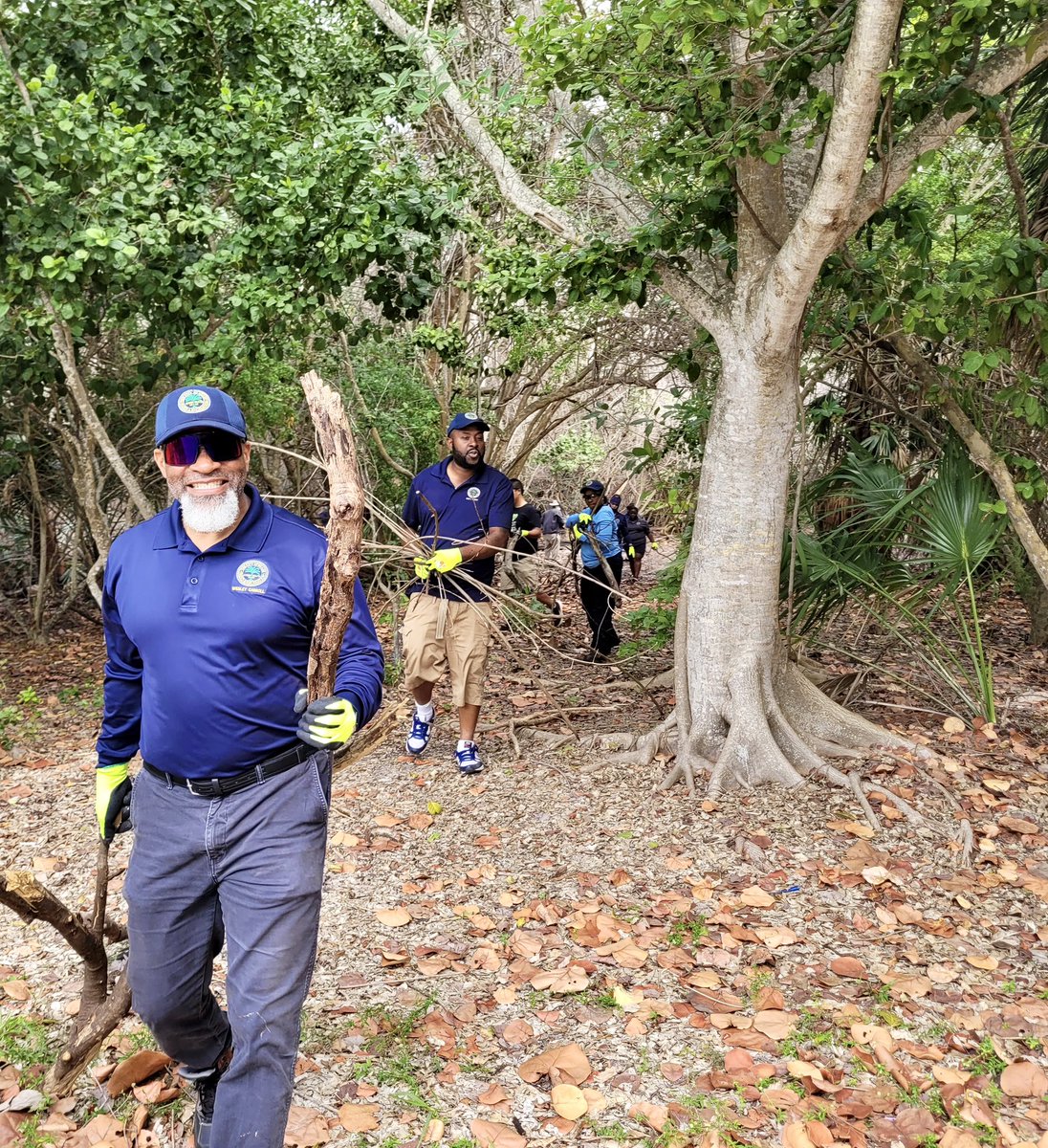 miamiparks's tweet photo. #MiamiParks Recreation Division was hard at work as our team participated in a Virginia Key Beach Clean-Up Day.

#MiamiParksandRecreation
#MiamiParksandRec #CityofMiami #Miami #Parks #Recreation #Nature #VirginiaKey #CleanUp #Teamwork #Conservation #Restoration https://t.co/d24ljqCqY4