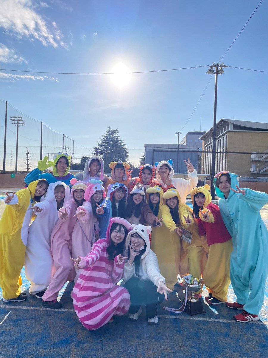 FijiKokugakuin's tweet photo. 2022.01.22にFIJIの伝統イベントである「FIJI杯🎾✨」を行いました！！🔥

学年ごとにユニフォームを決めて、チームに分かれ真剣にテニスの試合を通して戦いました✨

天候にも恵まれ楽しいイベントとなりました- ̗̀👏🏻 ̖́-

※撮影時マスクを外させて頂いております。 https://t.co/giJ2w1HnH6