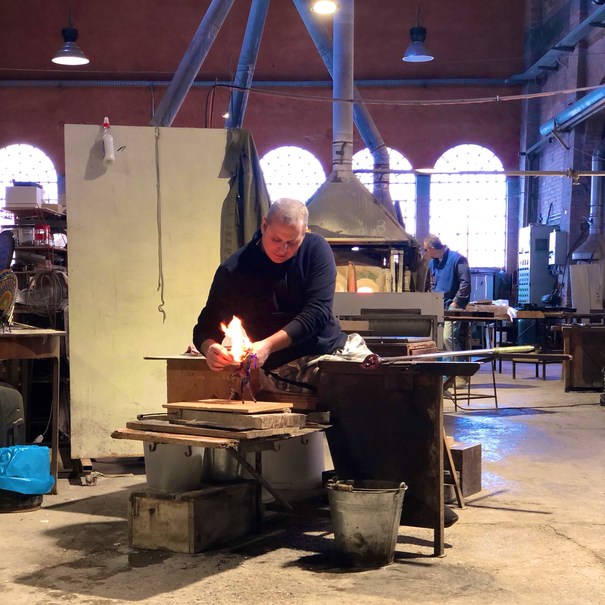 mari_nv_dr's tweet photo. Visit to Murano!
This island close to Venice is world famous for its art glass and innovations in glassmaking.
🇮🇹 🚢🏘️⛪️🏛️🪞⚒️🔥😍
#Murano #Italy #glasscrafts #MuranoGlass #Venice #Venezia #Veneto https://t.co/g9i3iXbRm0