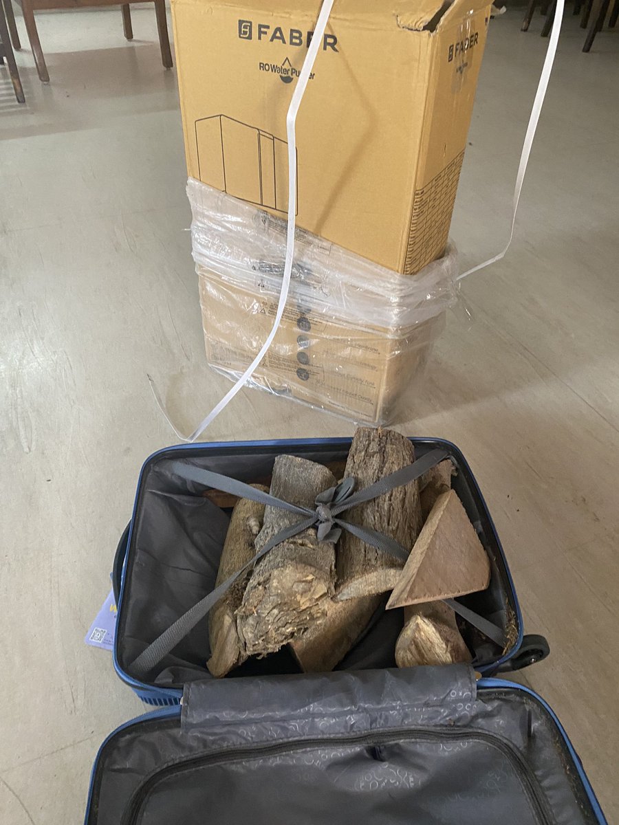 I had ordered a <a href="/FaberIndia/">Faber India Limited</a> water purifier on <a href="/amazonIN/">Amazon India</a> instead Retailez Pvt. Ltd. delivered a suitcase filled with logs and wood pieces. This is not the kind of service one expects at all. [linkedin.com/company/retail…]