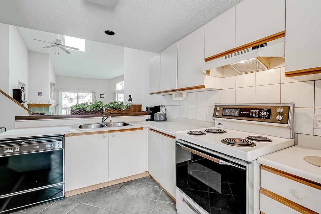 TheKuchmaTeam's tweet photo. Fantastic opportunity for a prime Burlington location bungaloft immaculately maintained! Open house: Sunday, February 12th from 2-4 pm! 1210 Thorpe Rd Unit 308 is offered at $499,000!
.
.
.
#thekuchmateam #Burlington #realestate https://t.co/IzoCKjxywo