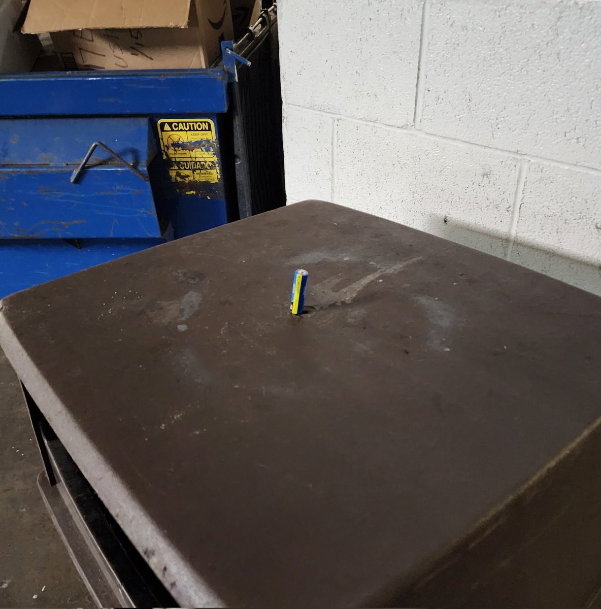 danesusername's tweet photo. me and this battery have a lot in common:

✓ energy depleted 
✓ on the brink of collapse
✓ not properly disposed of https://t.co/BNyLDXsKNg
