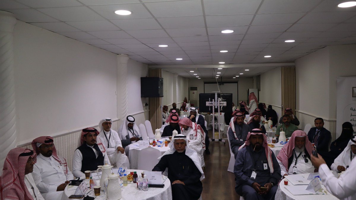 royatwatan's tweet photo. نفذت الأمانة العامه لجمعية مراكز الأحياء بمحافظة الطائف اليوم الخميس ٢٠٢٣/٠٢/٠٩ م ورشة عمل لتحديد الشعار المنطوق لحملة رتاج التاسعة لتعزيز القيم والأخلاق بحضور عدد من ممثلي الدوائر الحكومية . https://t.co/xAvBLKJNld