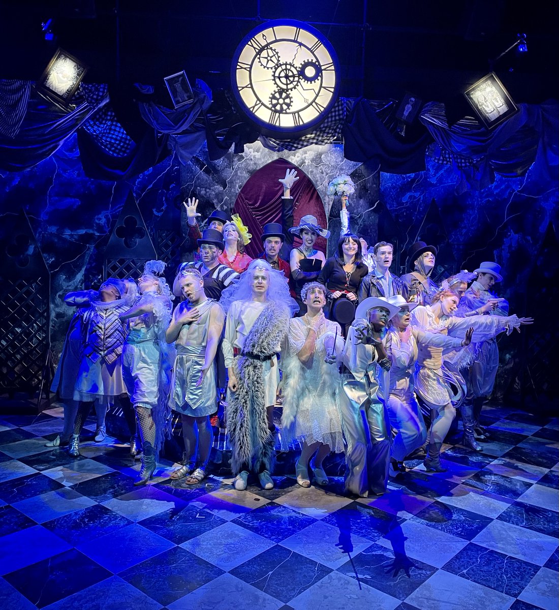It's my romantic Valentine's love hour today along with news, tunes &amp; mishaps! And I'll also be telling you all about the creepy, kooky, mysterious &amp; spooky &amp; all together ooky Addams Family musical I saw at <a href="/MountviewLDN/">Mountview</a> last week! See you at 1pm on <a href="/BBCRadio2/">BBC Radio 2</a> &amp; <a href="/BBCSounds/">BBC Sounds</a>