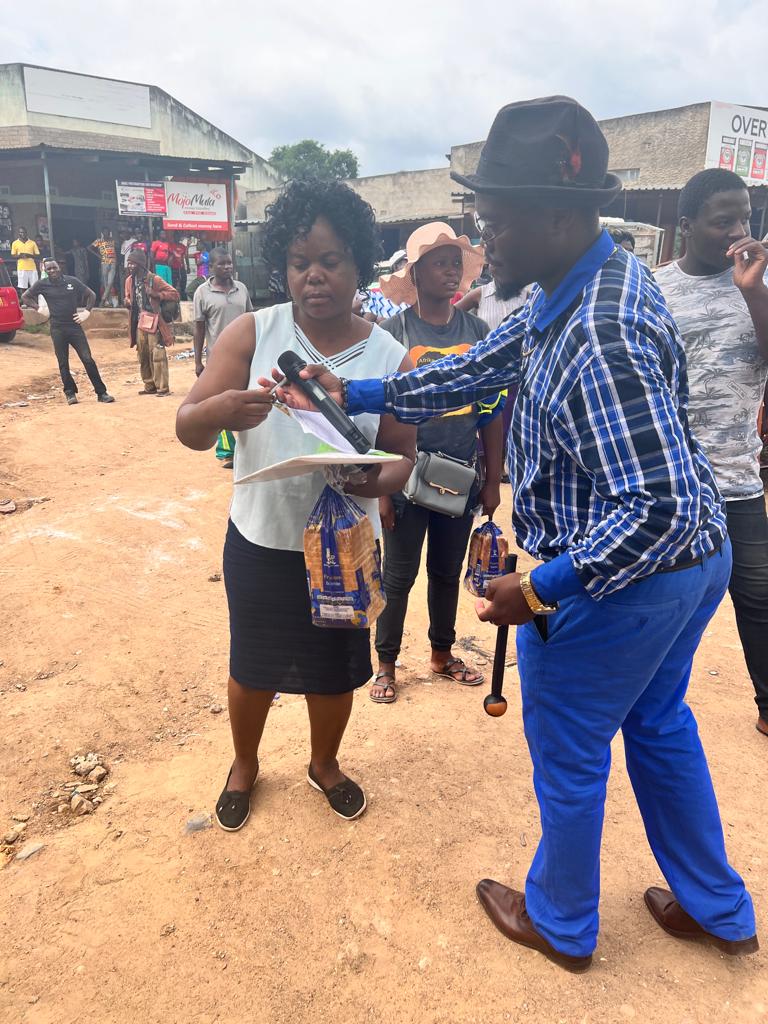 Humour Consultant we Arsenal (@ntandoyenkosi) on Twitter photo Someone asked me in Ngundu today , ' #DollarMan what have you learnt so far since you left Bulawayo ?'
Me: I have perfected my pronunciations of the phrase 'Chemhando Yepa msoro soro Chakabikwa nehunyanzvi ' <a href="/BakersInnZW/">Baker's Inn Bread</a> Ichooo #spreadthelove Someone asked me in Ngundu today , ' #DollarMan what have you learnt so far since you left Bulawayo ?'
Me: I have perfected my pronunciations of the phrase 'Chemhando Yepa msoro soro Chakabikwa nehunyanzvi ' <a href="/BakersInnZW/">Baker's Inn Bread</a> Ichooo #spreadthelove