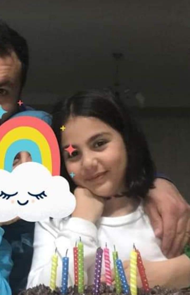 LÜTFEN PAYLAŞIN (TEYİTLİ!)
Amine Erva Nur Güzel -12 yaşında- 
General Şükrü kanatlı mahallesi 19 Mayıs caddesi emel apartmanı Hatay adresinde enkazdan çıkarıldı ANCAK AİLESİ AMİNE'YE HALA ULAŞAMADI!!!

BABASI TUNAHAN GÜZEL : 05303820380
