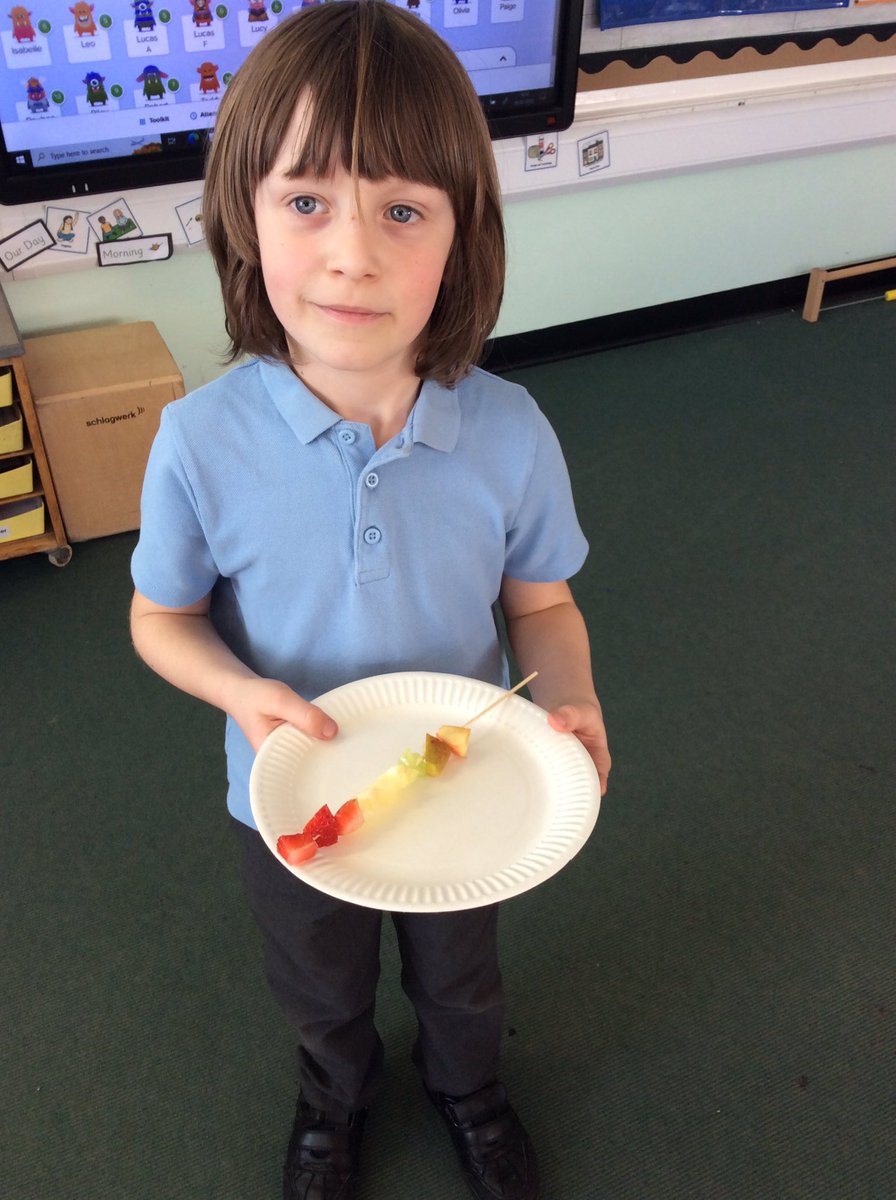 AppleySaintsCE's tweet photo. #ABASY1 designed and made fruit kebabs this afternoon.
#ABASDT @ShevCommunity @WN6_Mums https://t.co/q7wMhKUhfH