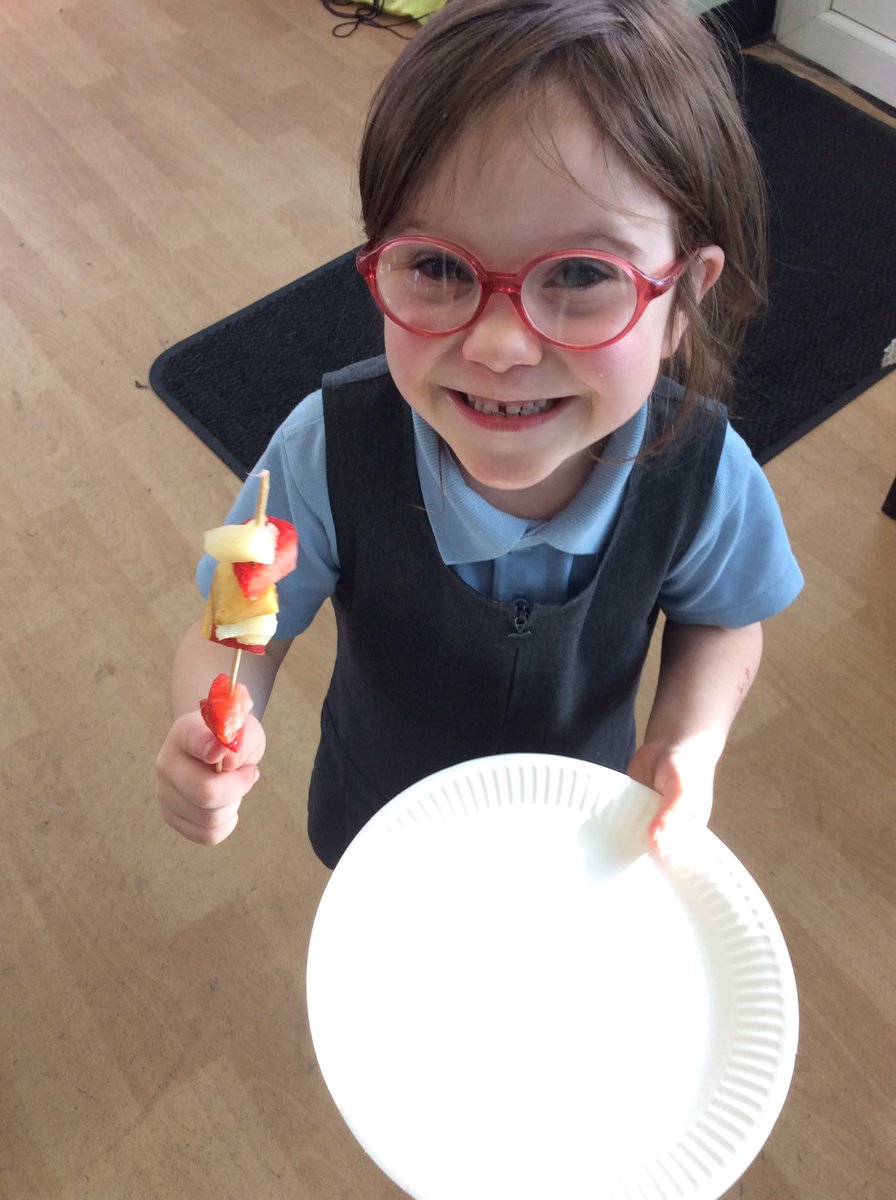 AppleySaintsCE's tweet photo. #ABASY1 designed and made fruit kebabs this afternoon.
#ABASDT @ShevCommunity @WN6_Mums https://t.co/q7wMhKUhfH