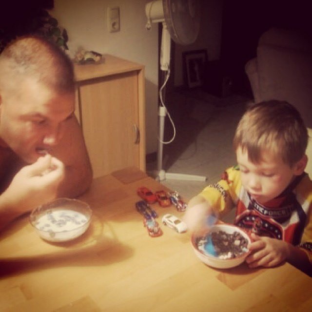 BeardedAFVet's tweet image. #TBThursday Eating some #booberry with Lil'Man in 🇩🇪, Ramstein AB...2005.