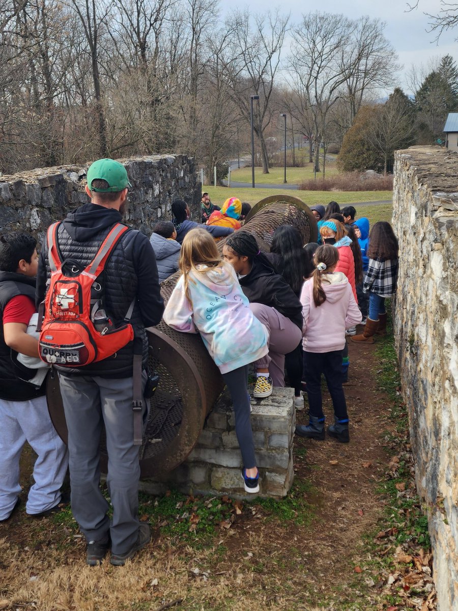 Mrs_Moore_fcps's tweet image. Day 2 Outdoor School! Amazing views and learning happening. #FCPSOutdoorSchool #MoESGators #MoESLeaders
