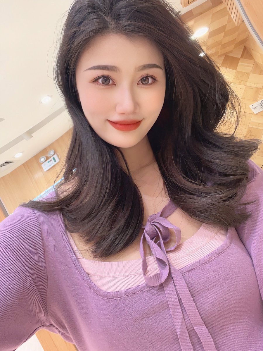 946hhp's tweet photo. 穿搭不分年龄 不得不说，穿的女人味一点确实会亮眼一点。 https://t.co/hmwfWIW76o