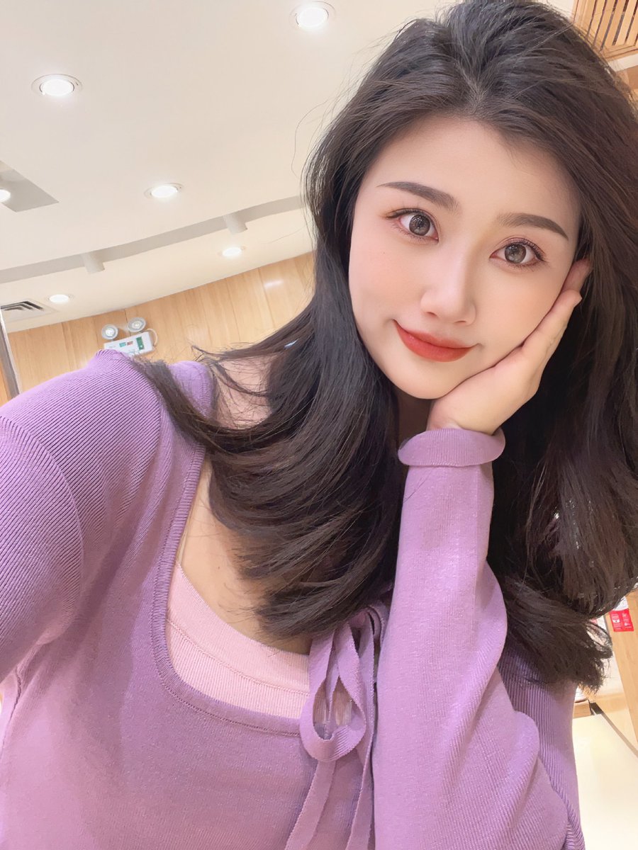 946hhp's tweet photo. 穿搭不分年龄 不得不说，穿的女人味一点确实会亮眼一点。 https://t.co/hmwfWIW76o