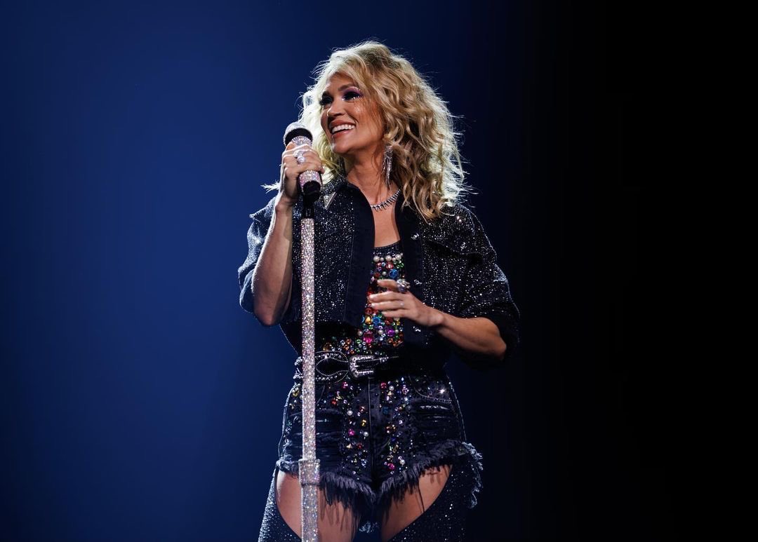 carrieunderwood's tweet photo. Charlotte was a blast last night! Thank you for being so sweet to us! Our sound board was a little tired from all the awesomeness we’ve been serving up lately and needed a reboot mid show 🤪…Thankfully, our hard working crew... https://t.co/XHfhWH6V0F https://t.co/6JNpA9SmEK