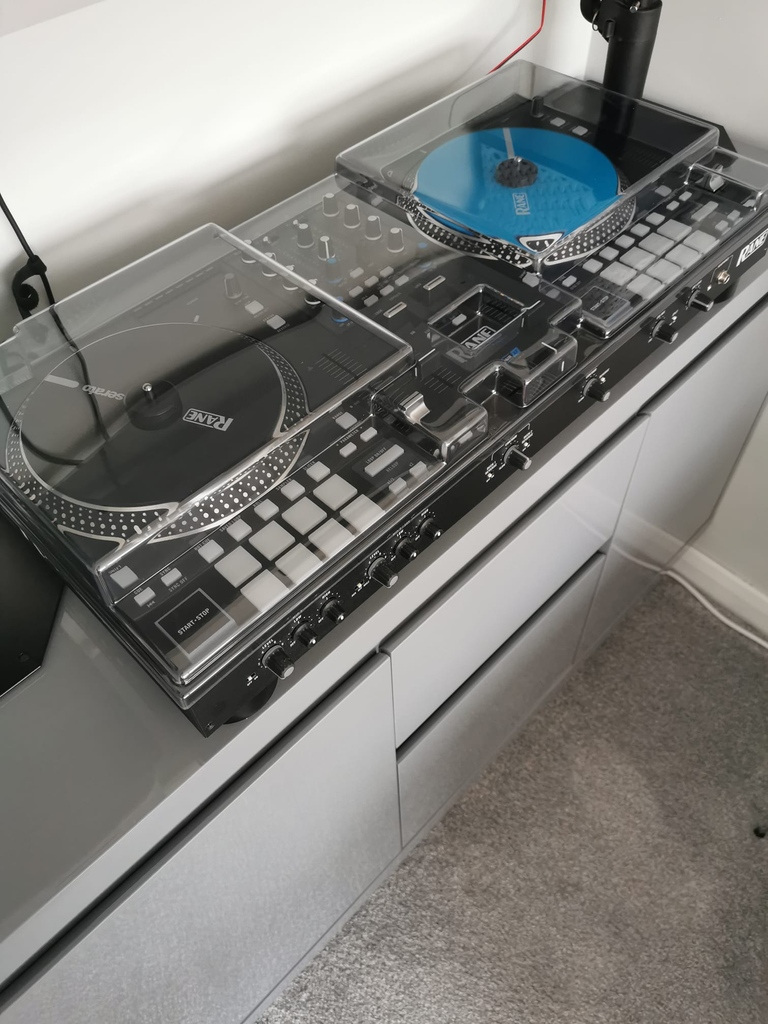 Decksaver's tweet photo. Jonathan Ward FB has that Rane One on 🔐
#raneone #rane #dustfreelife #ranedj https://t.co/w7hPqH5sF1