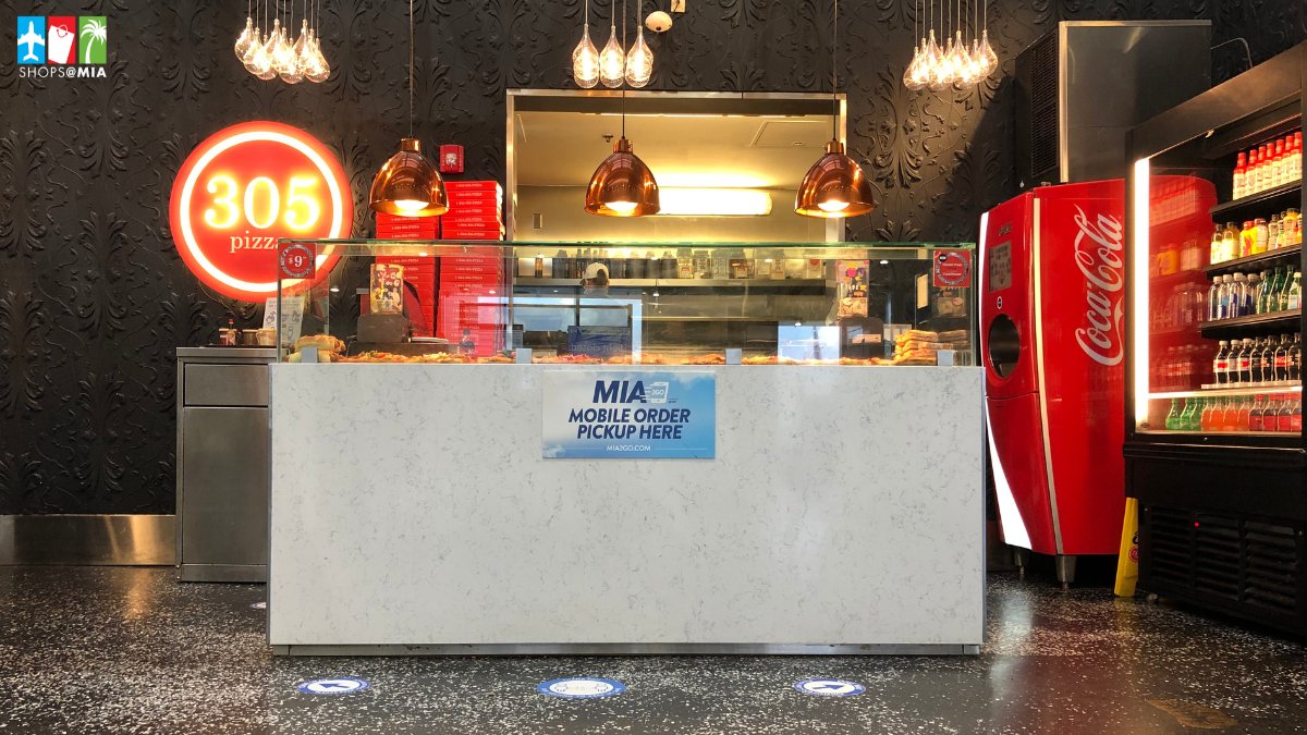 ShopsatMIA's tweet photo. When you're taking off into the sky with your fresh pizza pie, that's amoooreeee. 🎶 Download the MIA Airport Official app to see where you can get yours!

P.S. Some locations offer mobile ordering with #MIA2Go 👉 https://t.co/7kDZfopyBT. #NationalPizzaDay https://t.co/37VzyO2riQ