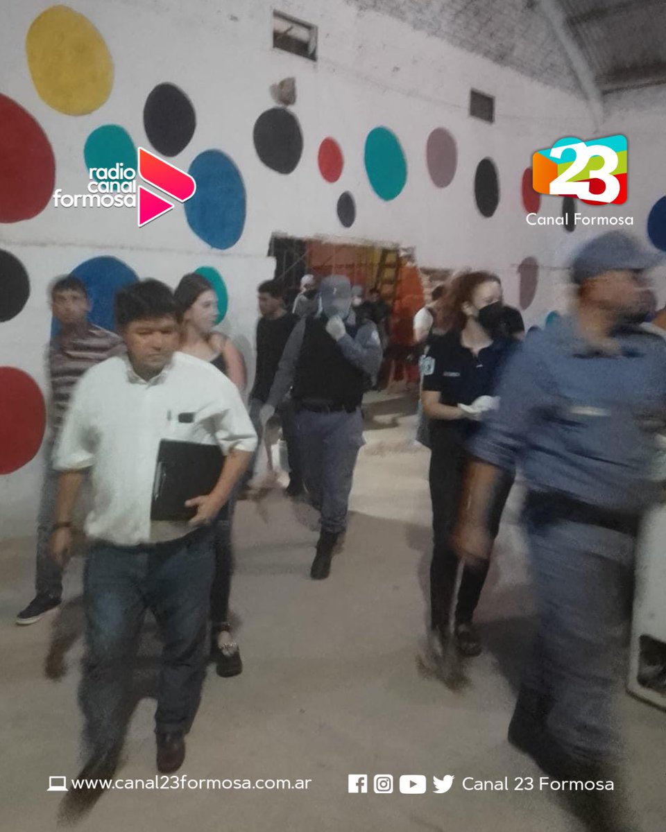 canalformosa's tweet photo. 🔴 #CLAUSURADO • Se procedió a la clausura de un local bailable donde se realizaban apuestas ilegales y clandestinas, en la localidad de #Villafañe 💸
#Policiales #Viral #Interior #VillaDiscPub #IAS #JuegosClandestinos #Boliche #Bailanta #Casinoilegal #juegosilegales https://t.co/K9BuMuOt5A