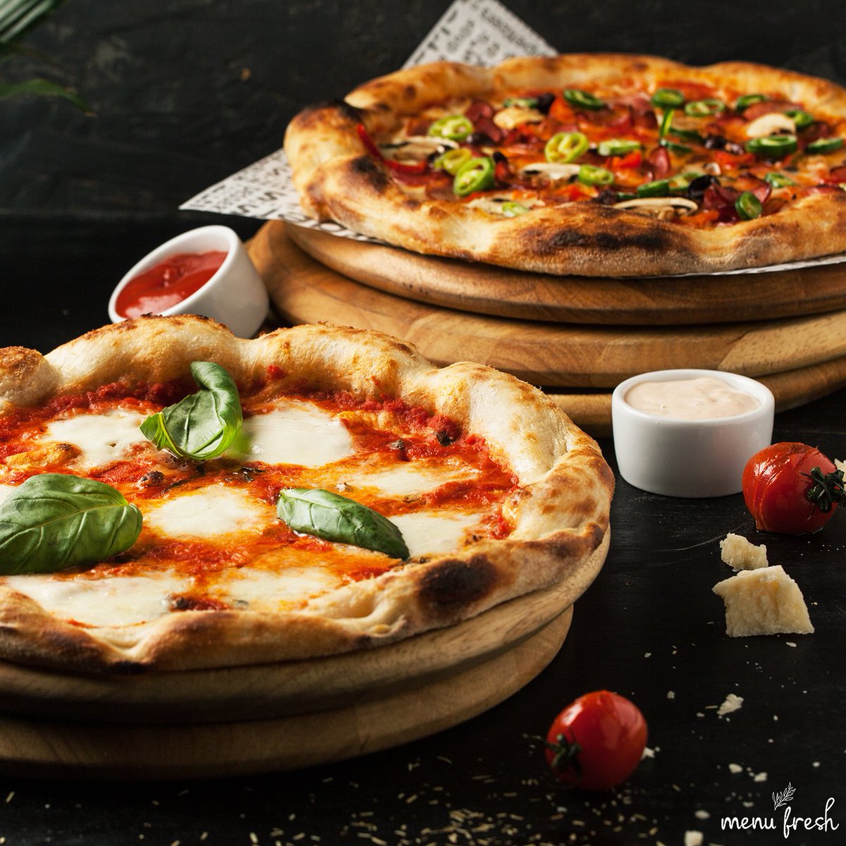 Menu_Fresh's tweet image. Happy National Pizza Day! 🍕 Is this the most wonderful time of the year!? 

A day to celebrate the traditional Italian Margherita Pizza or the American Pepperoni and Cheese! 🧀

What’s your favourite pizza topping? Are there any pineapple and ham fans here?

#menufresh #pizzaday