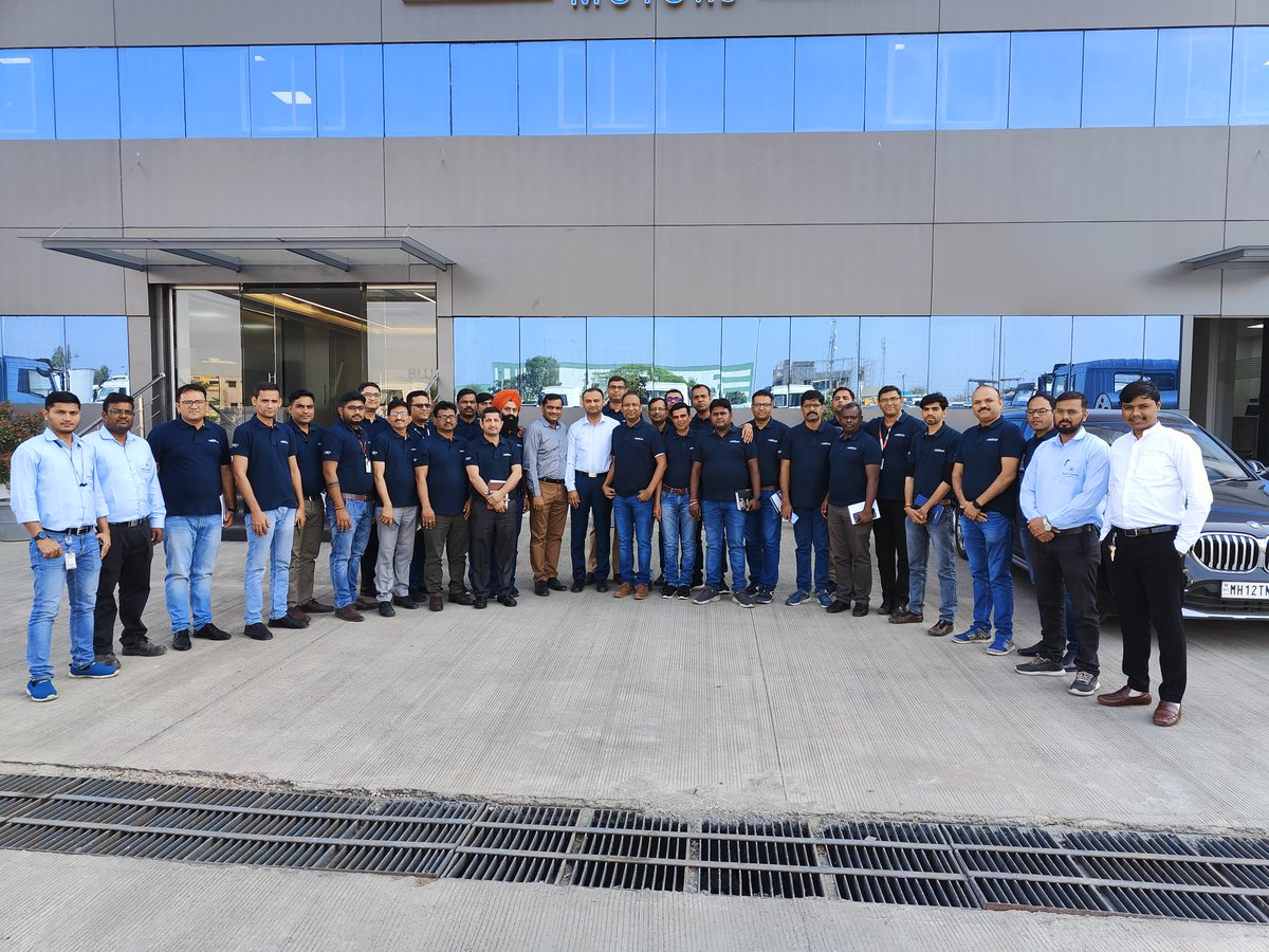 BlueEnergyMotor's tweet photo. Here is a glimpse of a recent visit by the Commercial Vehicles Team of ICICI Lombard General Insurance Company Limited at Blue Energy Motors featuring our trucks' superior product built and state-of-the-art command center.
#PioneeringGreenTrucking #SwitchToLNG #VehicleInsurance https://t.co/MvKbkrkd4Q