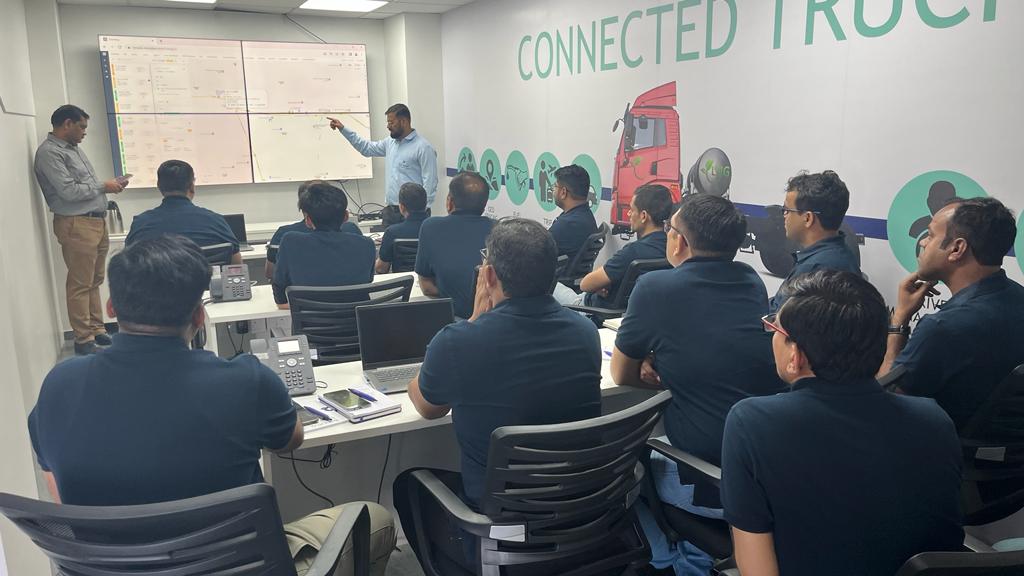 BlueEnergyMotor's tweet photo. Here is a glimpse of a recent visit by the Commercial Vehicles Team of ICICI Lombard General Insurance Company Limited at Blue Energy Motors featuring our trucks' superior product built and state-of-the-art command center.
#PioneeringGreenTrucking #SwitchToLNG #VehicleInsurance https://t.co/MvKbkrkd4Q