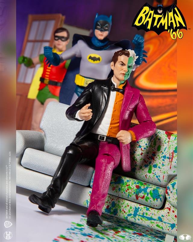 Two-Face is available for pre-order NOW exclusively @Target! 

Pre-order HERE: bit.ly/TwoFaceComic-T…

#McFarlaneToys #DCRetro #Batman66 #TwoFace #Target