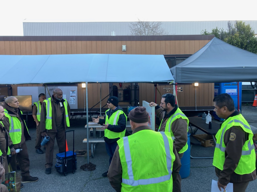 abarboza_31's tweet photo. Thursday morning PCM. Educating driver's on height and alignment. Where's the pivot point on the fifth wheel? Why we don't train to dump the system before coupling to a trailer. @divine2wincom @jhartups @UPSOntarioDDST @melirere @UPSTransp_SoHo @IsaacRamirezso1 @logisticsboss https://t.co/dVRWsXWE1s