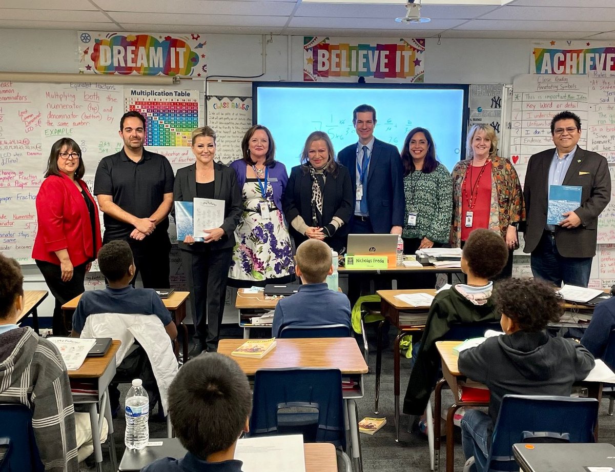 WCNevada's tweet photo. What do you want to be when you grow up?
5th graders at @CTSewellES worked on activity books created by WC that explore 10 occupations across Southern Nevada's 7 key industry sectors. The #careers featured are projected to be in-demand over the next decade. #WorkforceBlueprint https://t.co/GcmFt1Aott