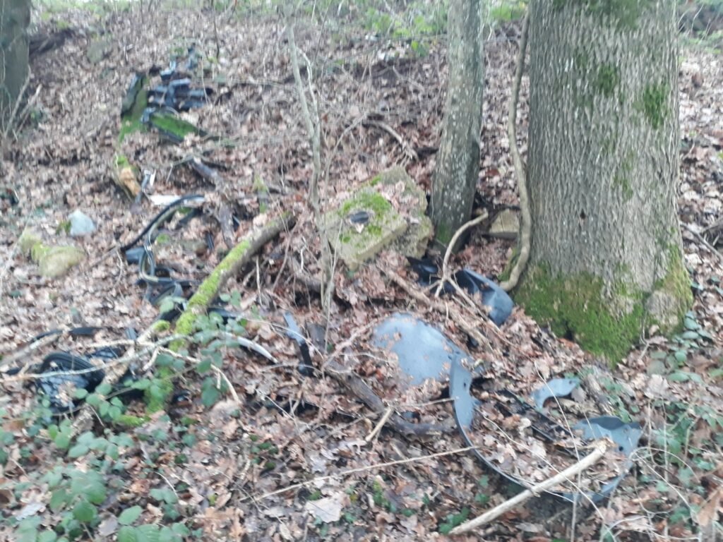 apenc51's tweet photo. Dépollution bois des Prés, Neuvy (51)
Petite mission satisfaisante 😀🌿
#nature #depollution #neuvy 
https://t.co/lnrRoMxccV https://t.co/JUqqBUQAIV
