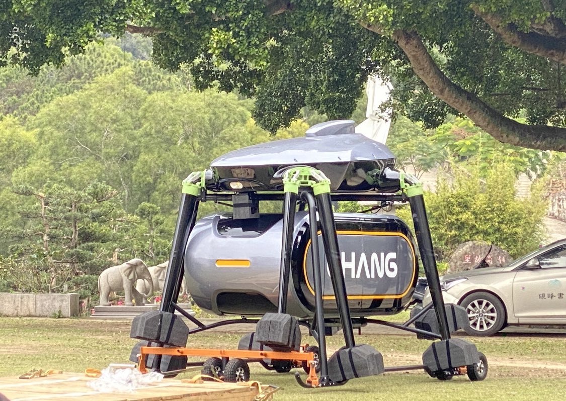 enhanger1's tweet photo. 🌎 🛸 🛸 🛸 

Unique #Ehang 216 has unlimited application scenarios
- Passenger transport
- Logistic
- Fire-fighting
- Ambulance
- Emergency / police
-…

#eVTOL, #airtaxi

216 L (logistic) - one of #EH multiple logistic solutions. https://t.co/vFfN2HLi5B