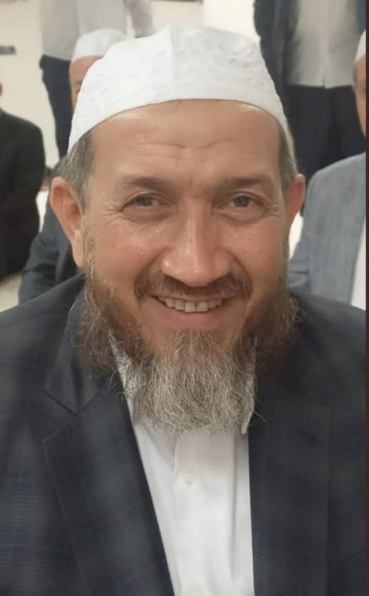 Halalprofessor's tweet photo. The picture of the hand with the Tasbih is of Mahmut Durusoy, a deputy of Shaykh Osman Nuri Topbaş. According to his friends and colleagues he was doing Dhikr after praying Tahajjud during the time of the earthquake. May Allah grant him Jannah &amp; his family Sabr. https://t.co/sOWjrnBQaJ