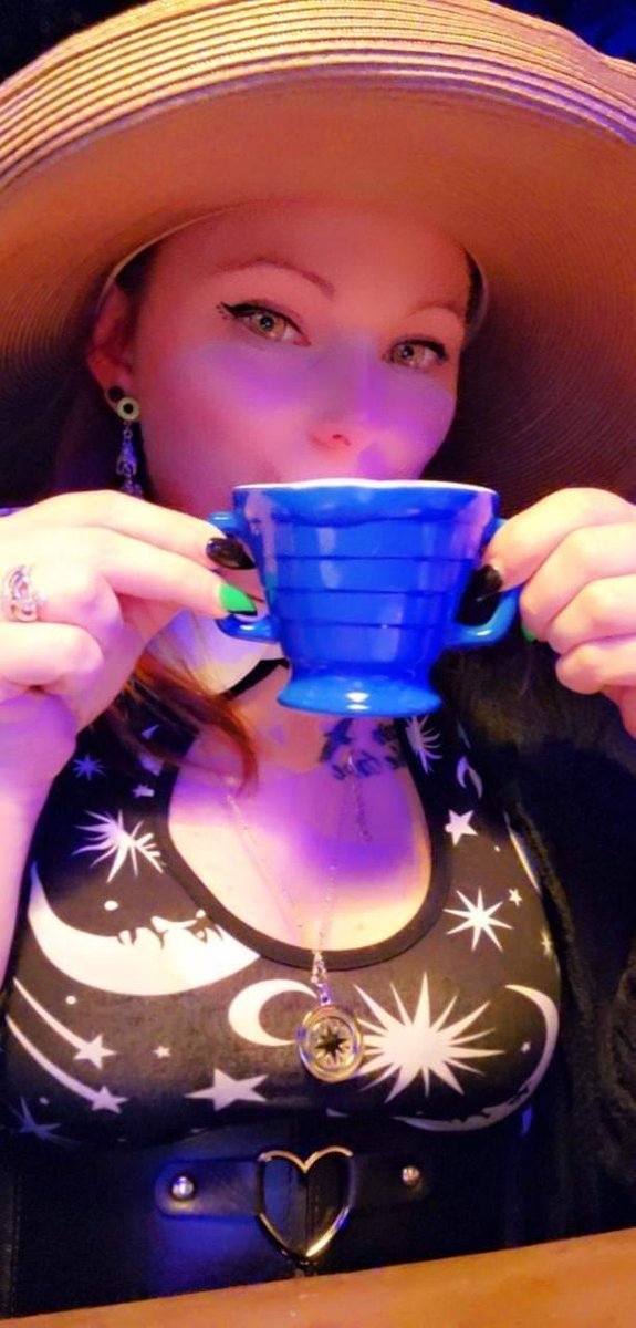 MelissaPCordero's tweet photo. It's tea time. Tip the pot, make the change!

#mentalhealth #MentalHealthMatters #change #battle #weightlossjourney #confidence https://t.co/ssdCZLpPwS