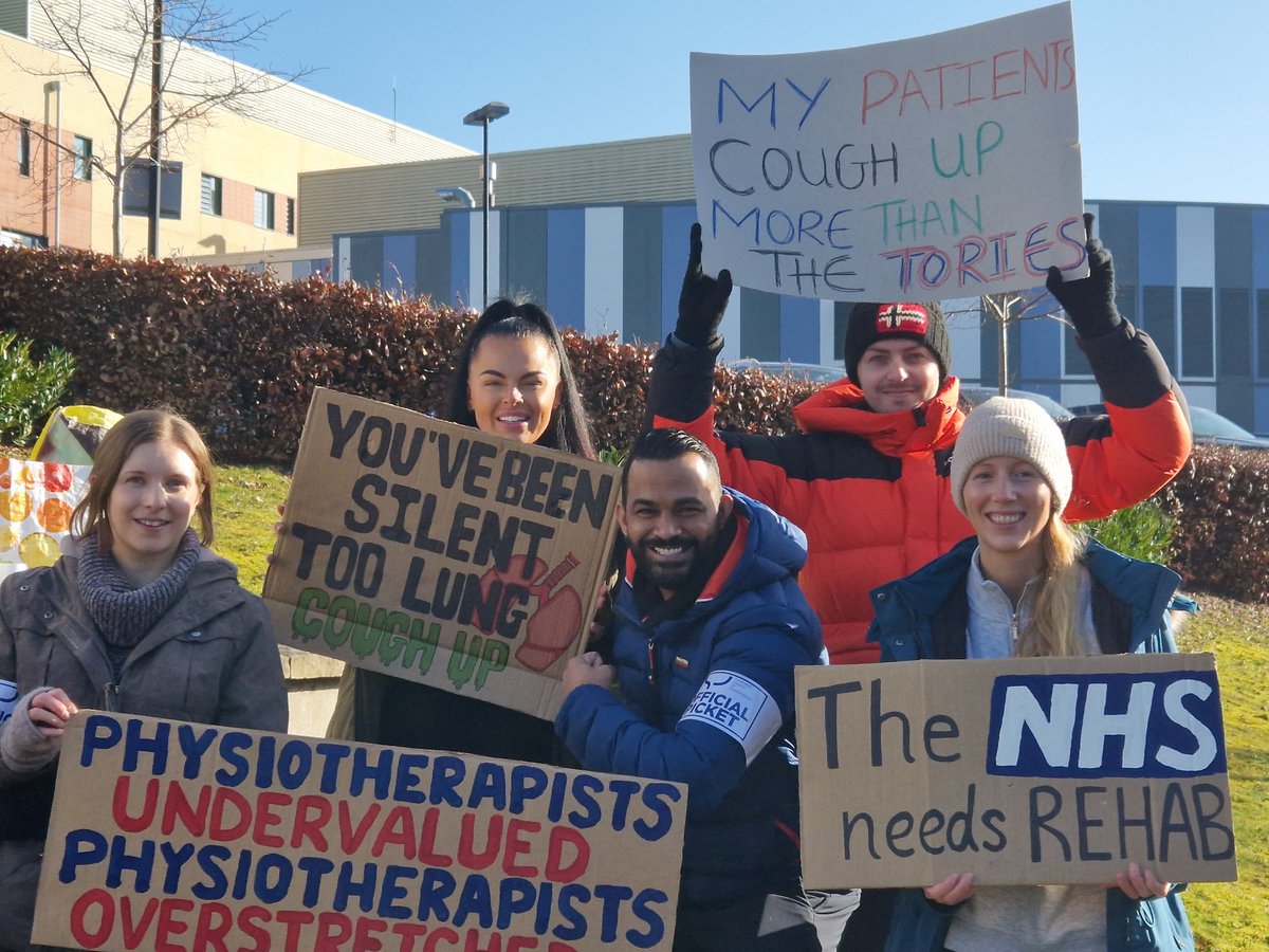 Solidarity with our physio colleagues @UHNM_NHS today as they take to the picket line to fight for better conditions and pay. #CSP4FairPay #FairPayNHS #RehabLegends #safepatientcare