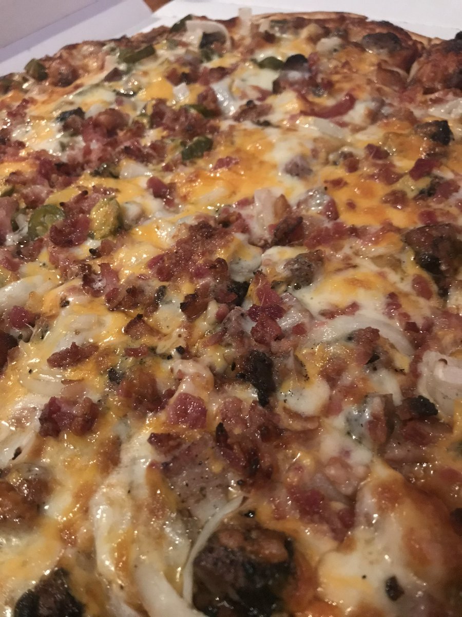 LeweyQsTap's tweet photo. Happy #NationalPizzaDay. We are inching our way closer to bringing you specialty pizzas like our Brisket Pizza which will be seasonally available. #mmmpizza #GlenEllyn #LeweyQs #BeerPizzaWingsSports https://t.co/IRzg7ZQ5cb