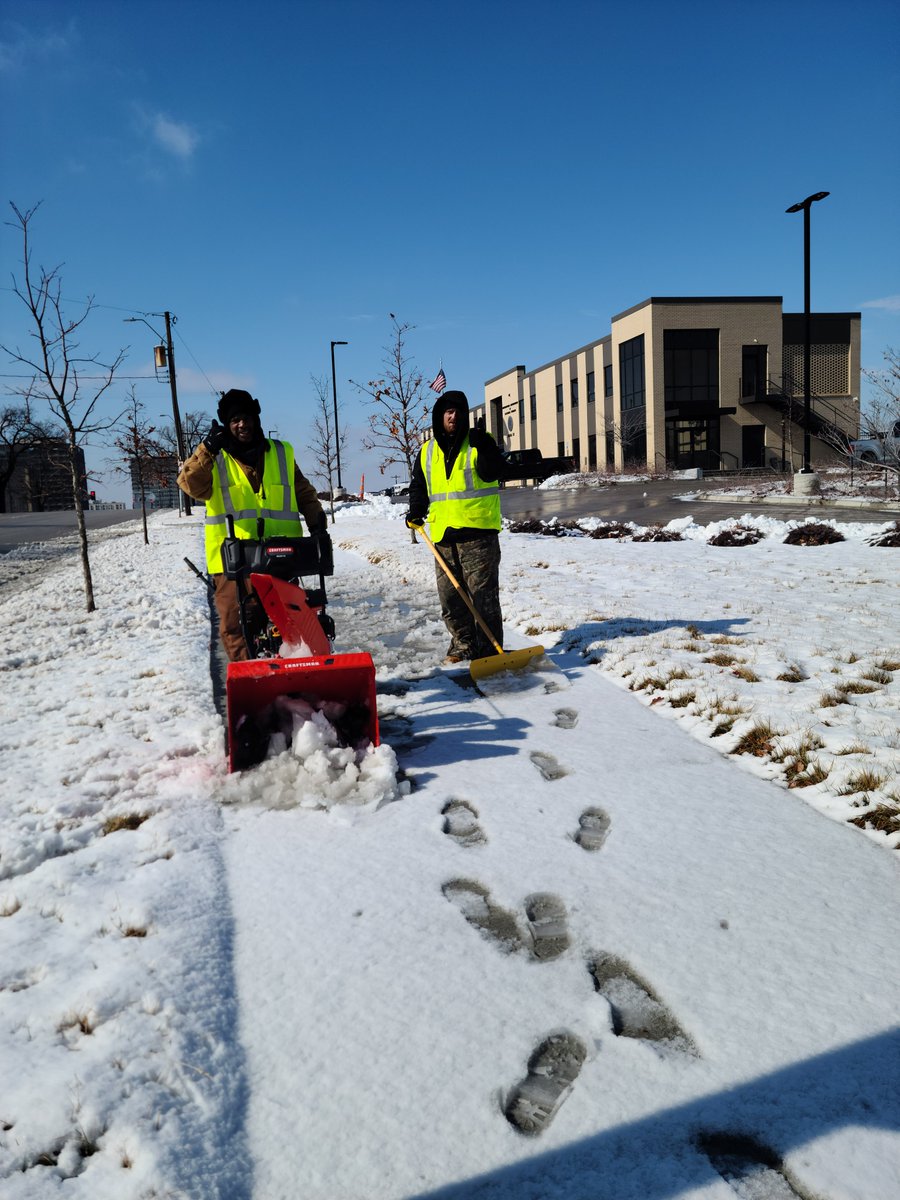 hopefaithkc's tweet photo. Today our #CleanUpKC Crew was snow plowing sidewalks over the bridges and in some neighborhoods. This makes it easier for the many Kansas Citians that have to walk! Thanks, @KansasCity!  #NoSnowDayHere #WorkKC https://t.co/NpNxzNCwLw