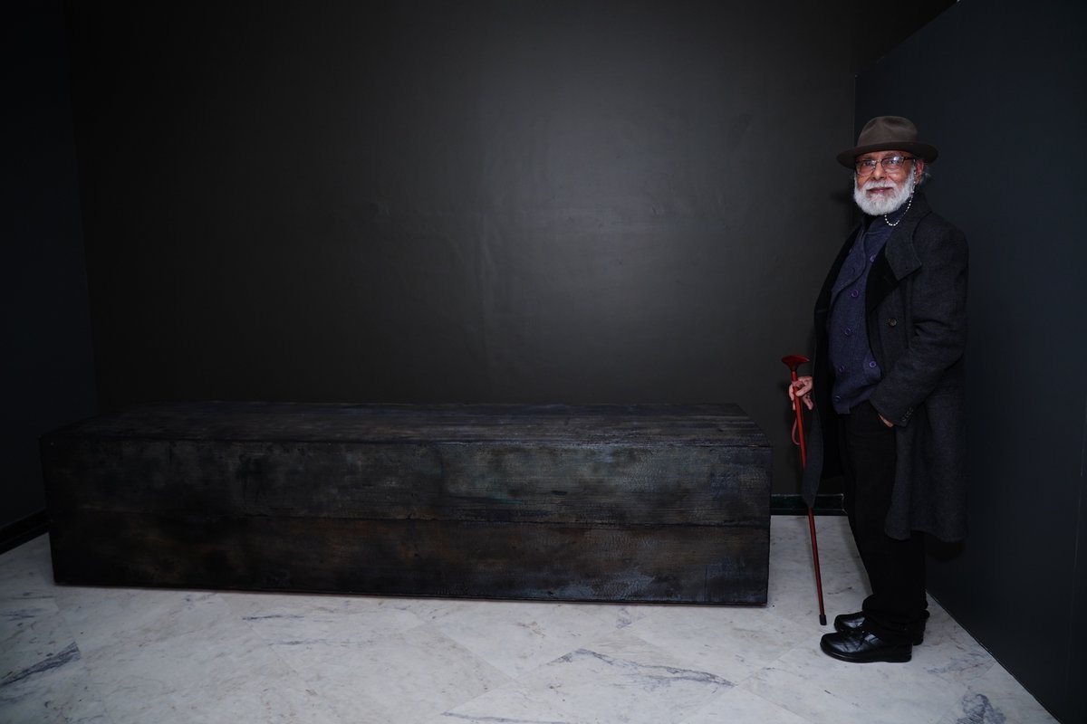 Featuring Ranbir Kaleka in our exhibition a collab w/
@inBritish, Poetics of the Real + the Imagined
.
The artist with his 2018 work 'Bound' a single channel projection on a charred wood casket. 
.
See the full image here: bit.ly/CWITPoetics
#IndiaUKTogether #SeasonofCulture