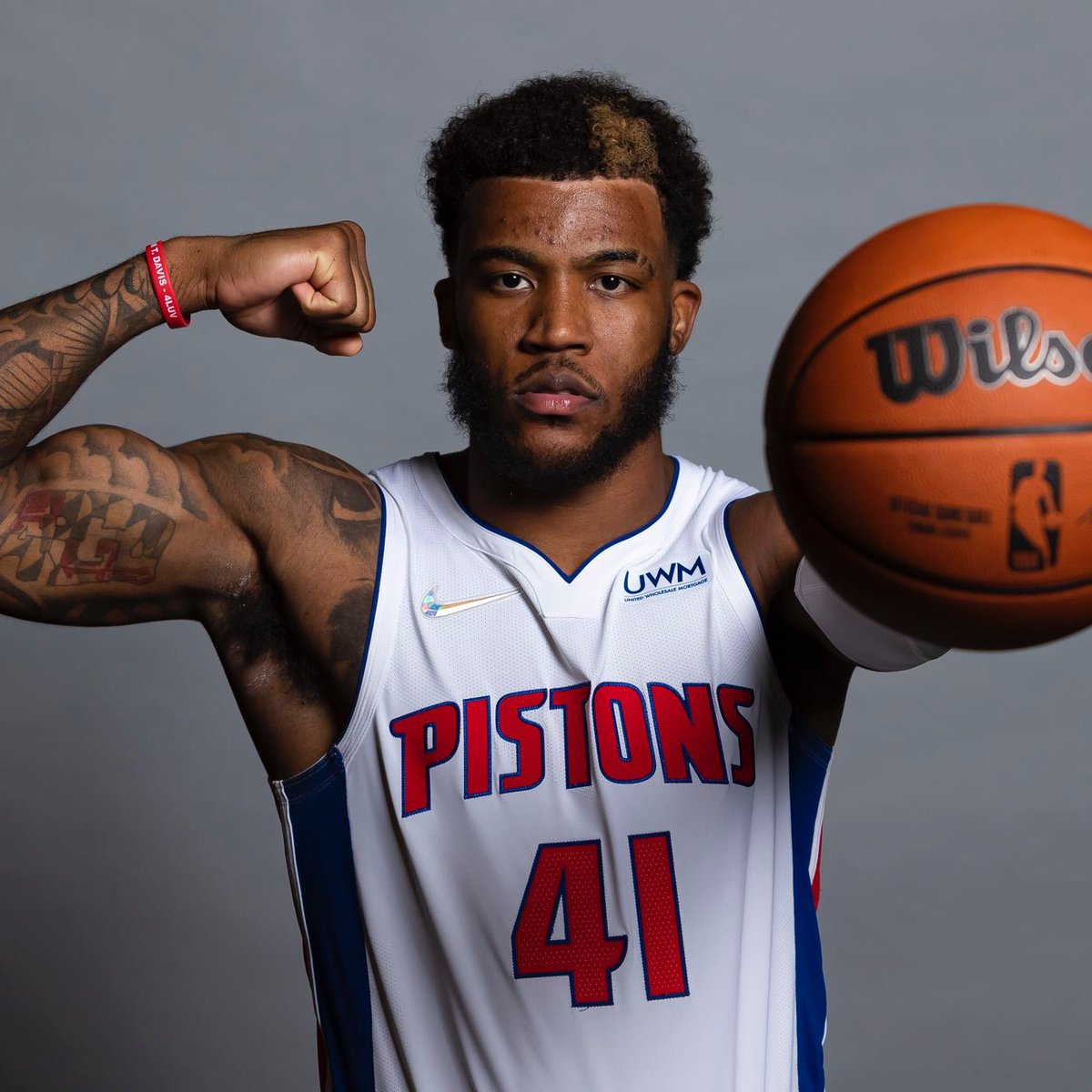 LegionHoops's tweet photo. BREAKING NEWS:

Warriors receiving:
FIVE 2nd-round picks 

Hawks receiving:
Saddiq Bey

Pistons receiving:
James Wiseman

WHOA… https://t.co/hpCwsrLBHD