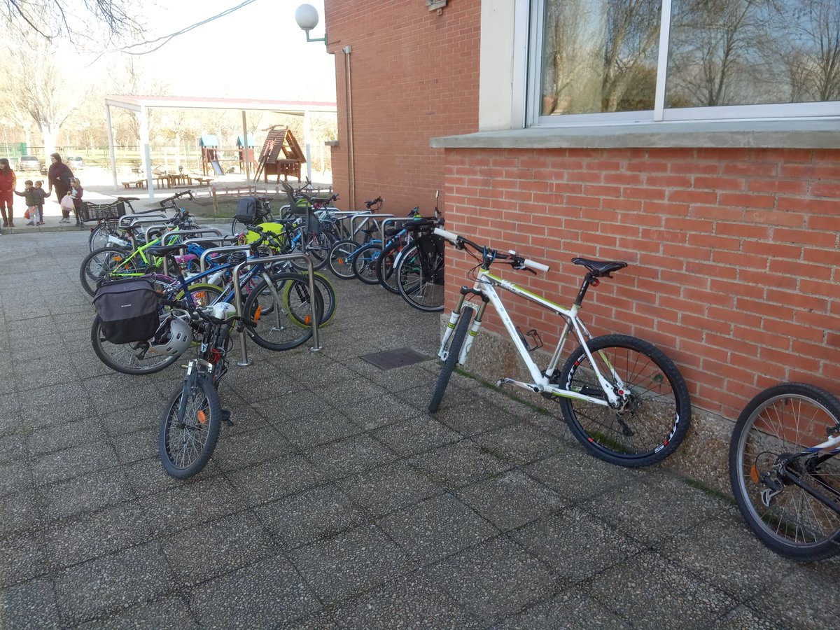 La segunda temporada de los bici-viernes son los bici-jueves.

#bicibus
#CaballeroDeLaRosa
#ComunidadDeAprendizaje