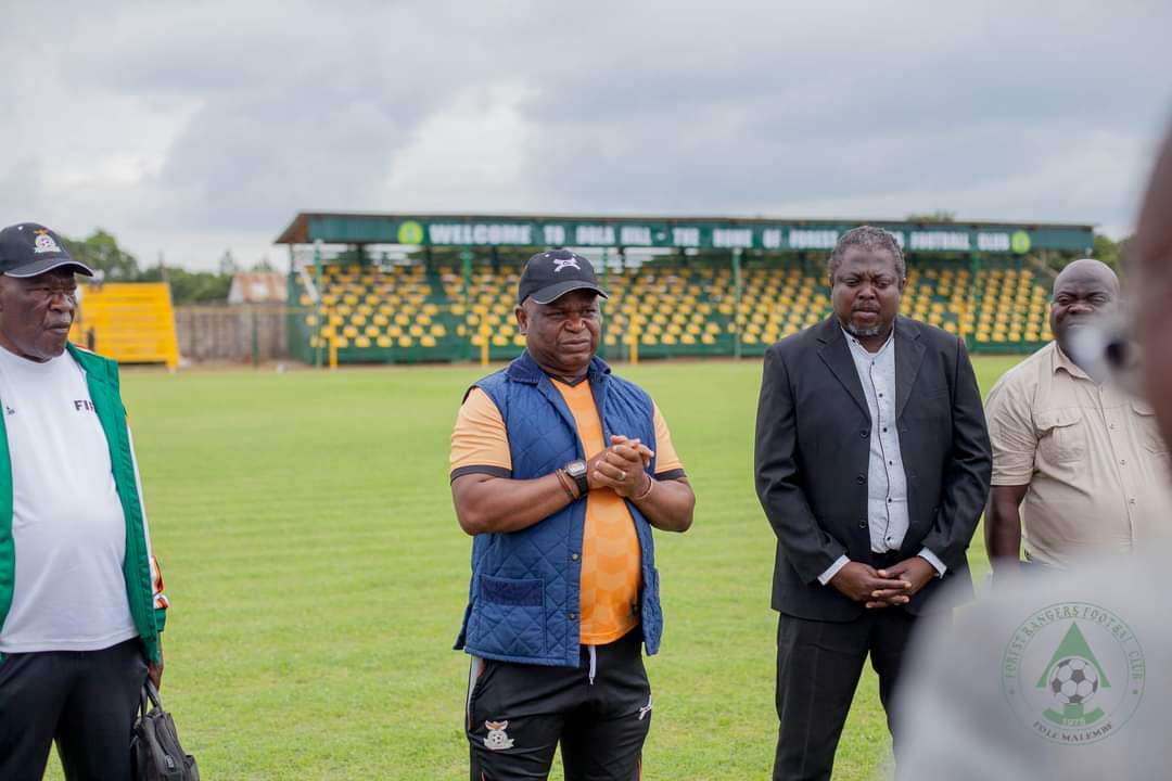 FoleMalembe's tweet photo. This afternoon, a FAZ delegation lead by Mr Iva Lengwe (Club Licensing), John Kaunda (Pitch Inspector) and Brian Mulenga (League Manager) inspected Dola Hill Stadium to ensure it met the required standards to host a Super League Match.

#WeAreBackHome
#FoleMalembe https://t.co/vSlvQyqAgX