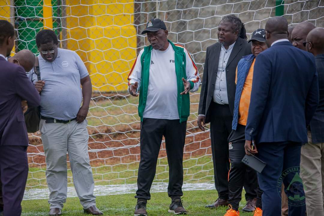 FoleMalembe's tweet photo. This afternoon, a FAZ delegation lead by Mr Iva Lengwe (Club Licensing), John Kaunda (Pitch Inspector) and Brian Mulenga (League Manager) inspected Dola Hill Stadium to ensure it met the required standards to host a Super League Match.

#WeAreBackHome
#FoleMalembe https://t.co/vSlvQyqAgX
