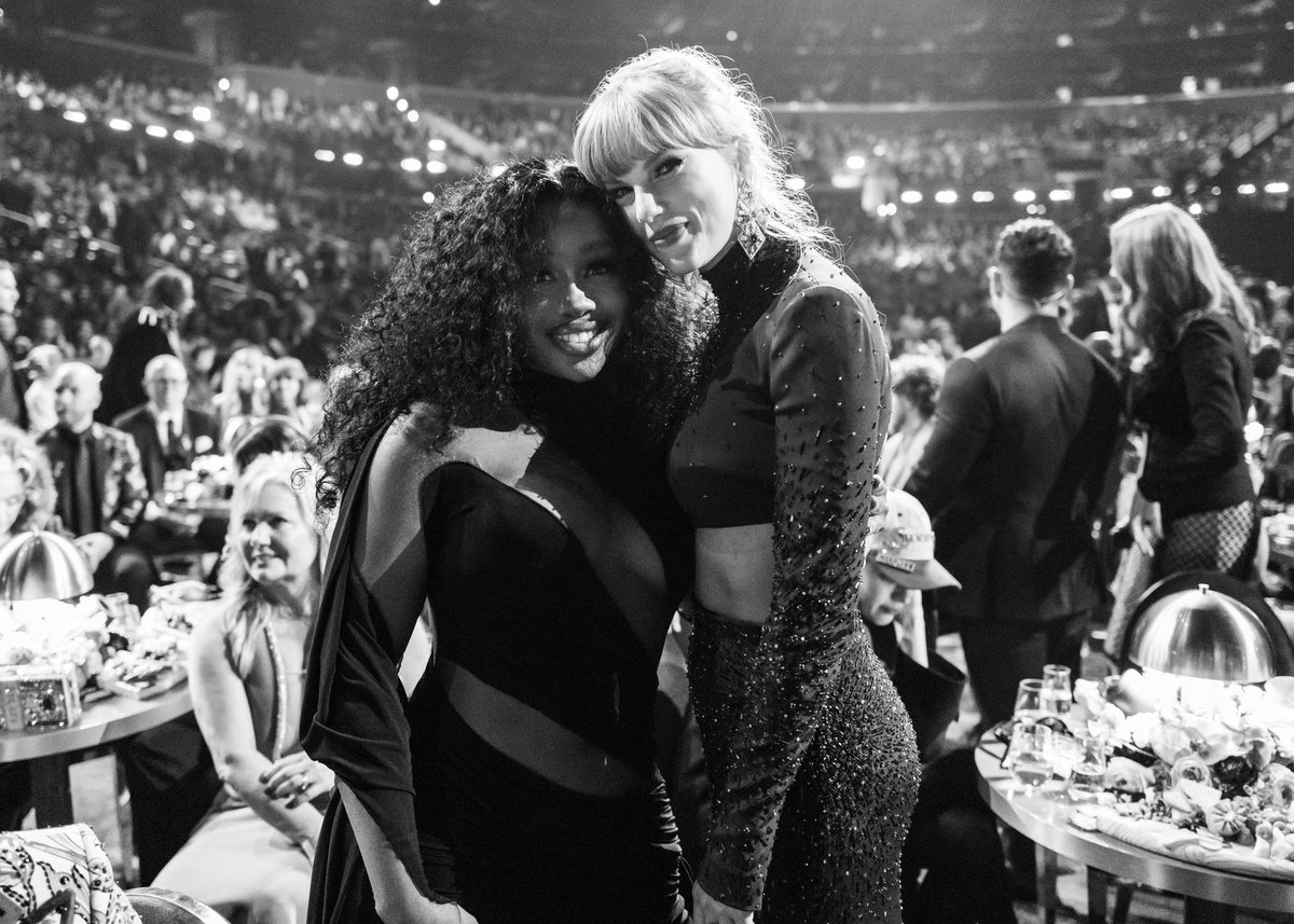 blessedswifty's tweet photo. 📸 | NEW photo of Taylor Swift and SZA (via. @RecordingAcad) https://t.co/QV4FJpX3iI
