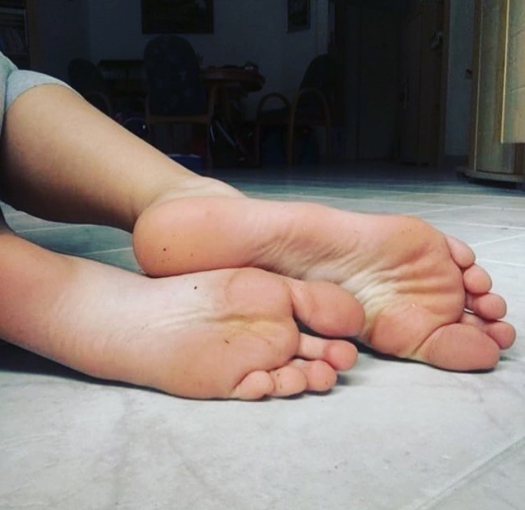 klubin77's tweet photo. #feet #feetfethish #feetfinder #feetpicsforsales #FeetPictures #feetfetiche #feetselling #feetseller #teenleaks3 #teenagers #teenmoaning #teenage #young
#youngleaks #youngteen https://t.co/raznEO9OTm