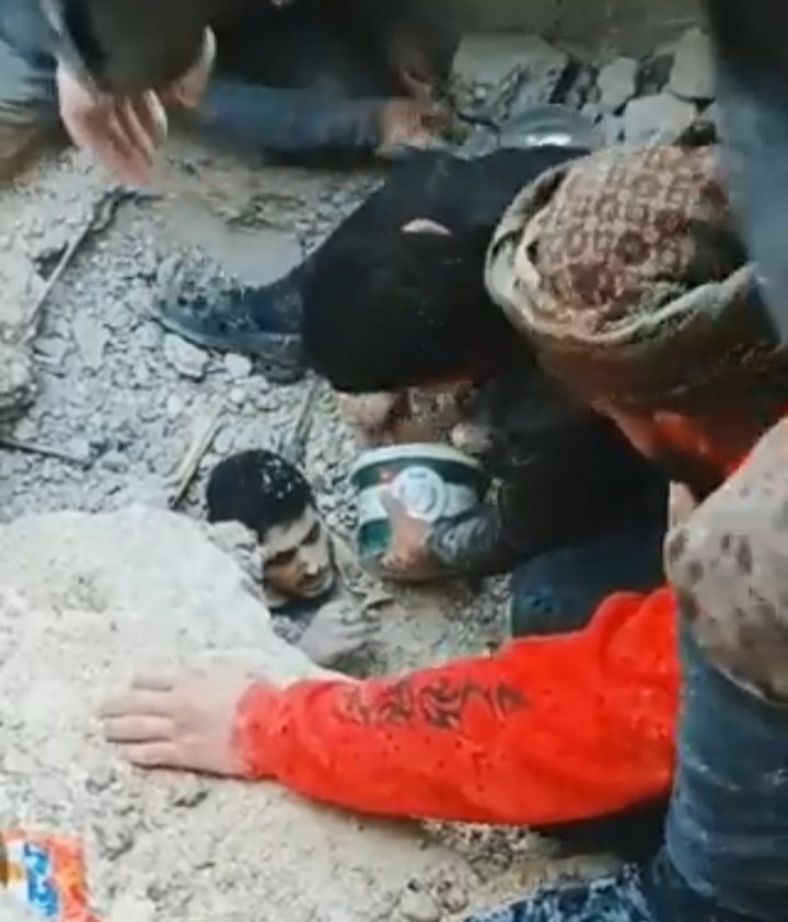 ruqia_20's tweet image. Syria needs help 💔
#supportSyria #HelpSyria