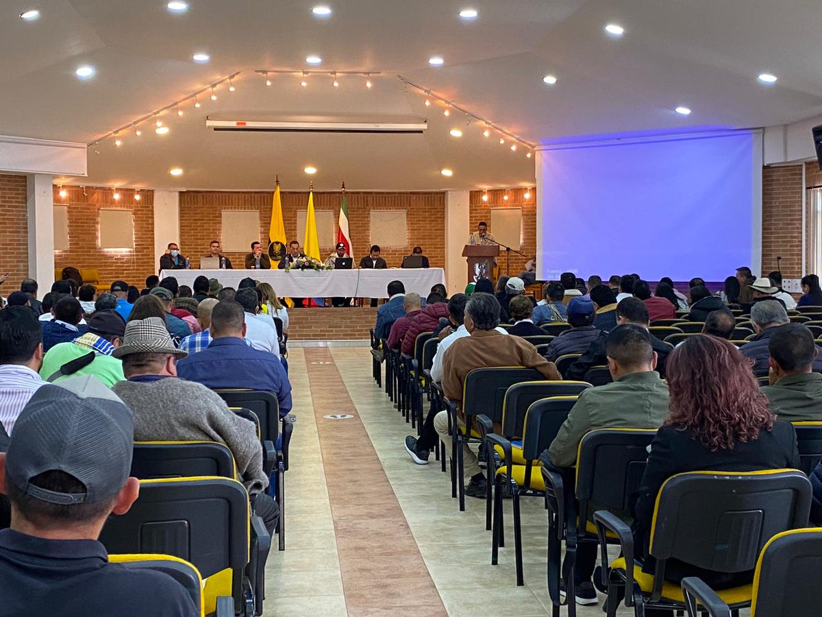 ICACOLOMBIA's tweet photo. #Hilo Desde el ICA apoyamos y trabajamos por un campo con mejores condiciones de vida para su gente.

@GobBoyaca @CesarPachonAgro https://t.co/APeFctCSKU
