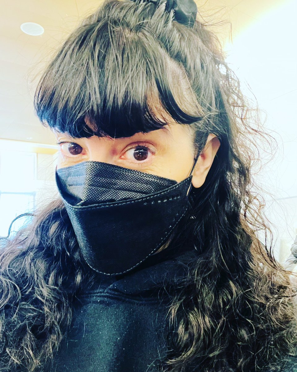 thedartsUS's tweet image. Todays lesson: don’t leave your ID at home in the pocket of your other jacket when you’re trying to get on a plane 🙄🤦🏻‍♀️ 😓 And when they go through your luggage by hand, make sure you have awesome huge boots that take extra screening time #tsafail