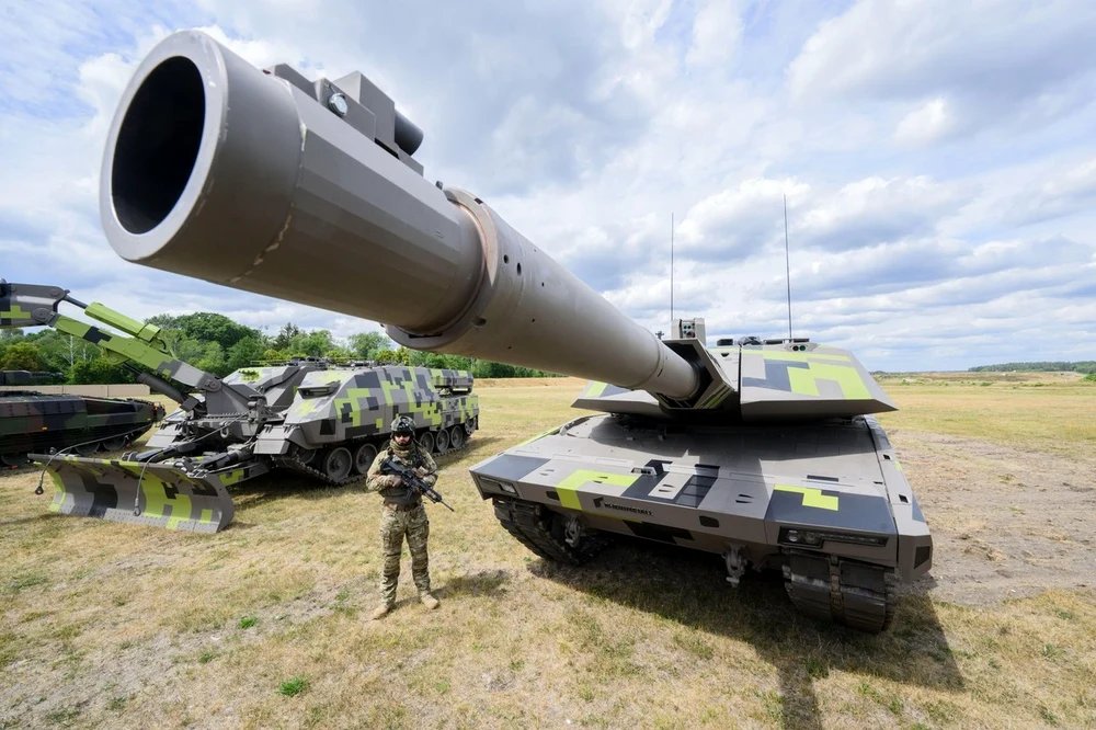 DomiziLa's tweet photo. #Handesblatt: "dopo approvazione del governo federale tedesco forniremo all'Ucraina il più moderno carro armato da battaglia al mondo.. il KF-51 Panther!"
Brutta notizia per i nostri #Pacifinti!
Se li avessero forniti al giusto/democratico/pacifista Putin.. avrebbero brindato🥂 https://t.co/xKiJp3DRrI