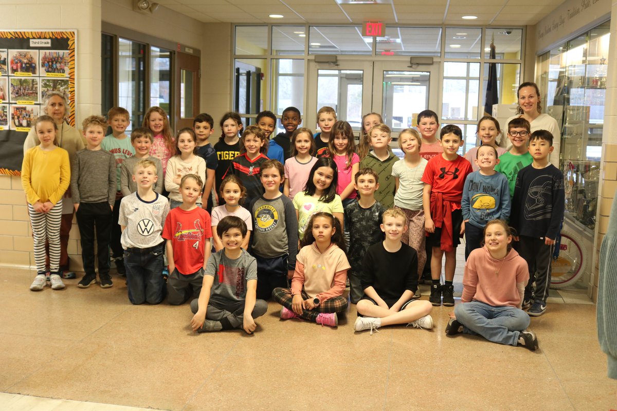 Congrats our MISD Chess teams who won team titles in the K-8 (middle school) and K-5 (upper elementary) divisions while MES won the K-3 (lower elementary divisions) at the Paducah Scholastic Chess Tournament at the Paducah Innovation Hub.    #murrayschools