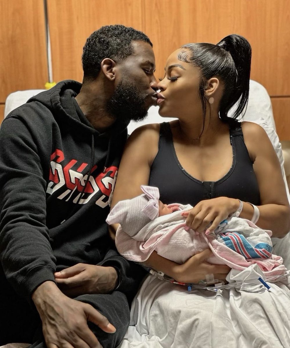 DailyRapFacts's tweet photo. Gucci Mane welcomes his first daughter Iceland Davis 👶 https://t.co/K4c48MoHdN