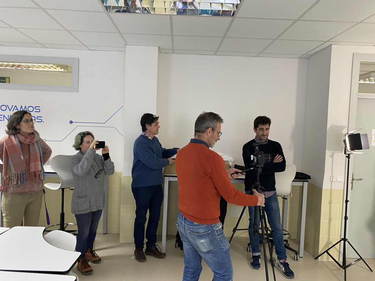 Sesión de formación de hoy: creación, producción y edición de vídeos. #PlanDigitalDeCentro Gracias a nuestros ponentes <a href="/Noa_sin_h13/">Ay No!!</a>