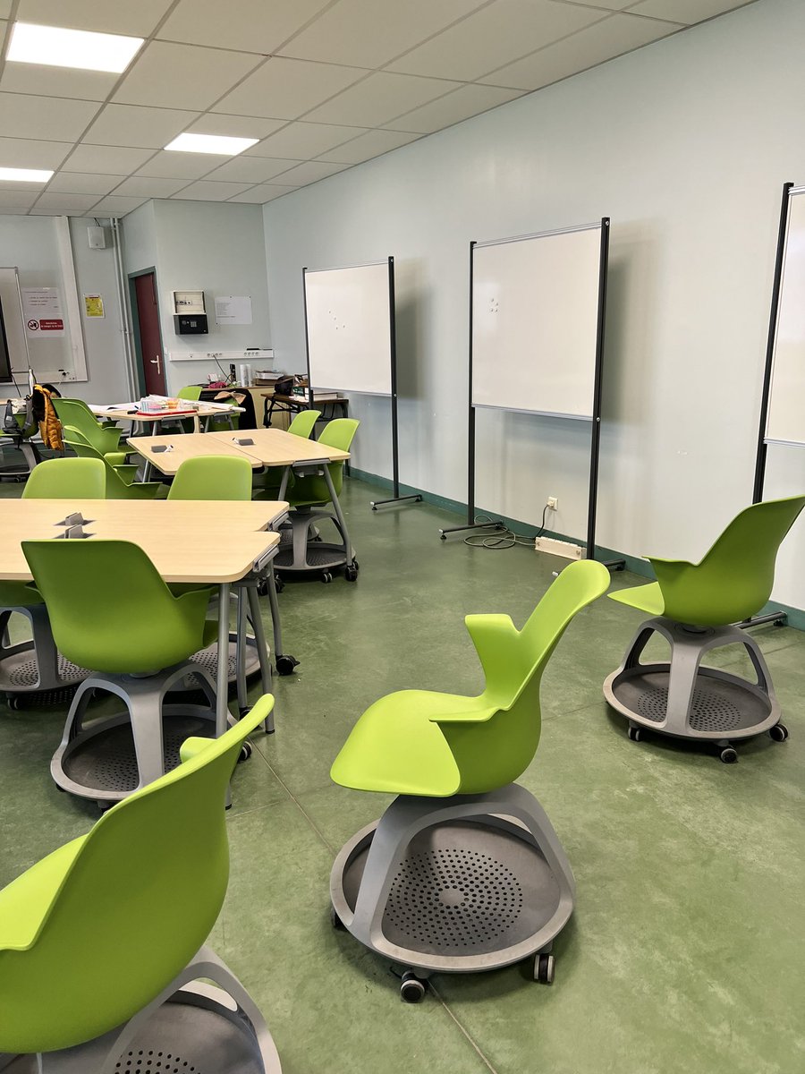CecileG_64's tweet photo. Un après-midi sur l’aménagement des espaces de langues @IUT_de_Bordeaux pour les départements #mesuresphysiques #informatique #GACO #QLIO, une belle collaboration @universite_uppa @_artice_ @univbordeaux sans oublier le @LearningLabNet https://t.co/AVitULs1Za