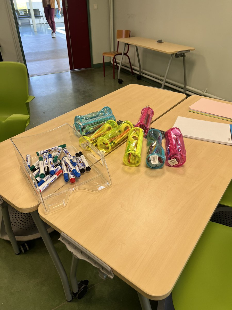 CecileG_64's tweet photo. Un après-midi sur l’aménagement des espaces de langues @IUT_de_Bordeaux pour les départements #mesuresphysiques #informatique #GACO #QLIO, une belle collaboration @universite_uppa @_artice_ @univbordeaux sans oublier le @LearningLabNet https://t.co/AVitULs1Za